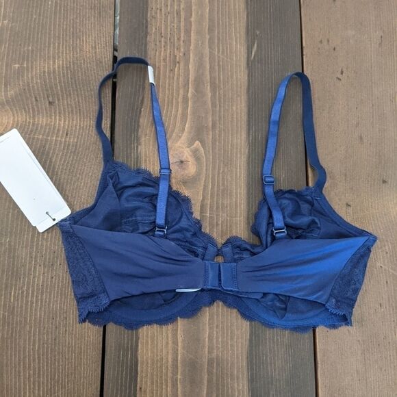 Calvin Klein Seductive Comfort Unlined Lace Bra 32 - Picture 5 of 7